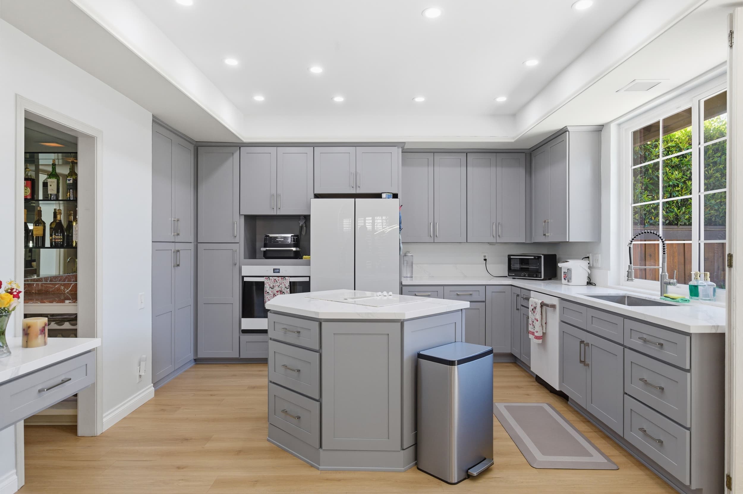 651 Edith Way thumbnail 1
