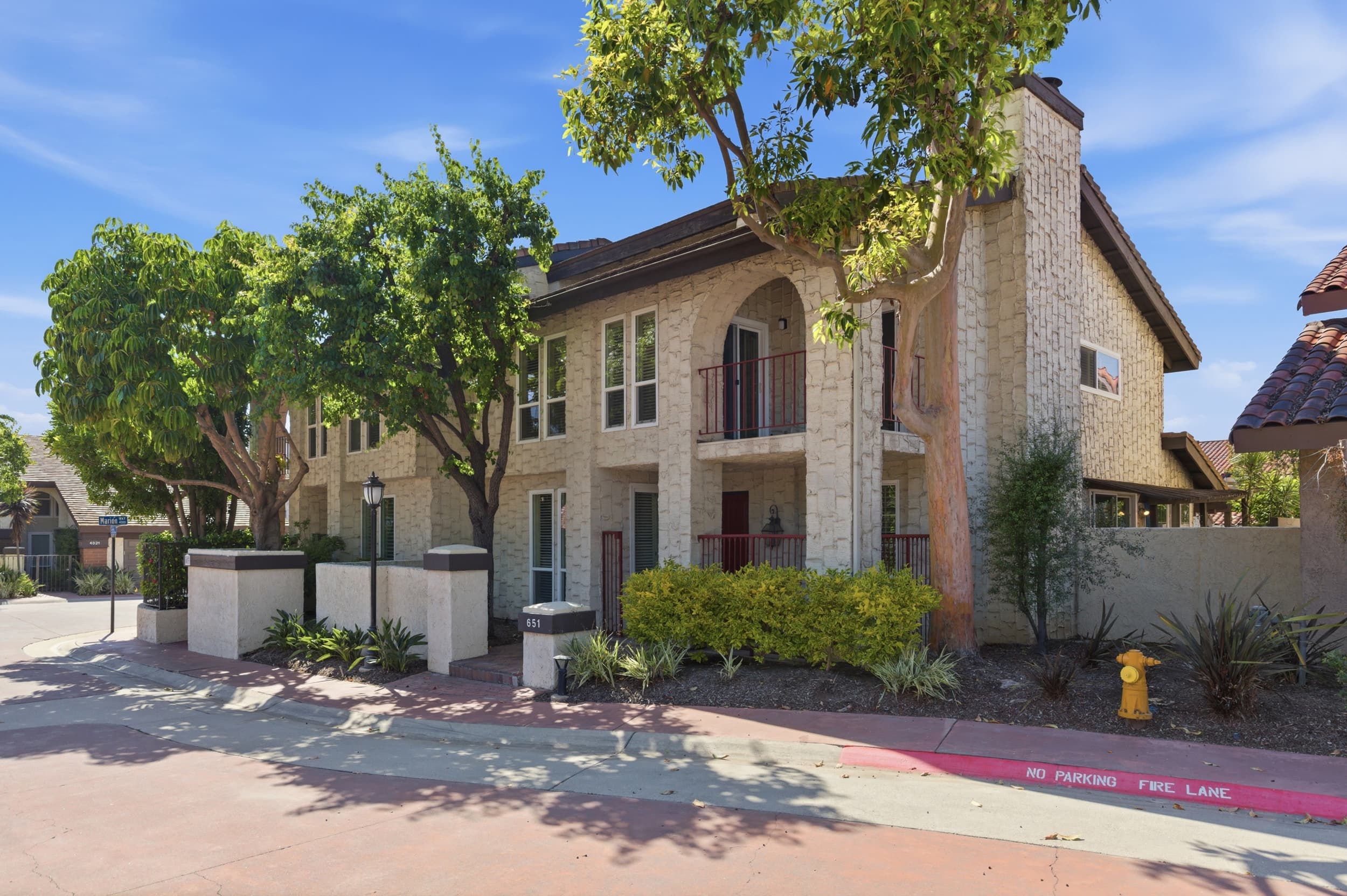 651 Edith Way mobile view 6